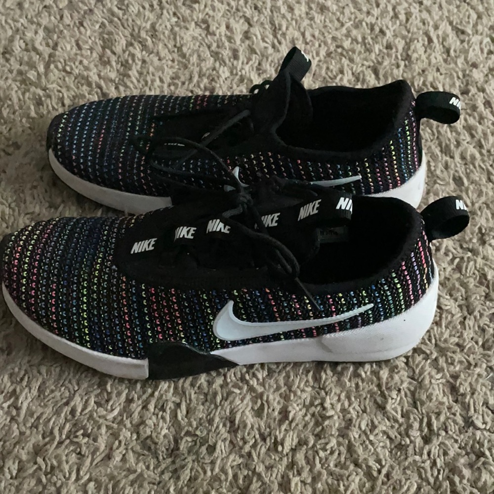 girls nike tennis shoes